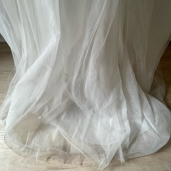 Ivory Tulle Wedding dress. - Picture 7 of 7
